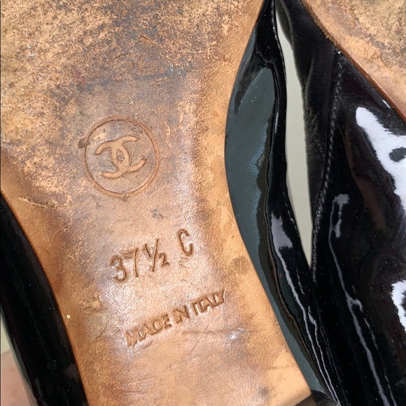 CHANEL BLACK LEATHER AND PATENT BALLET SLIPPERS - Picture 15 of 16